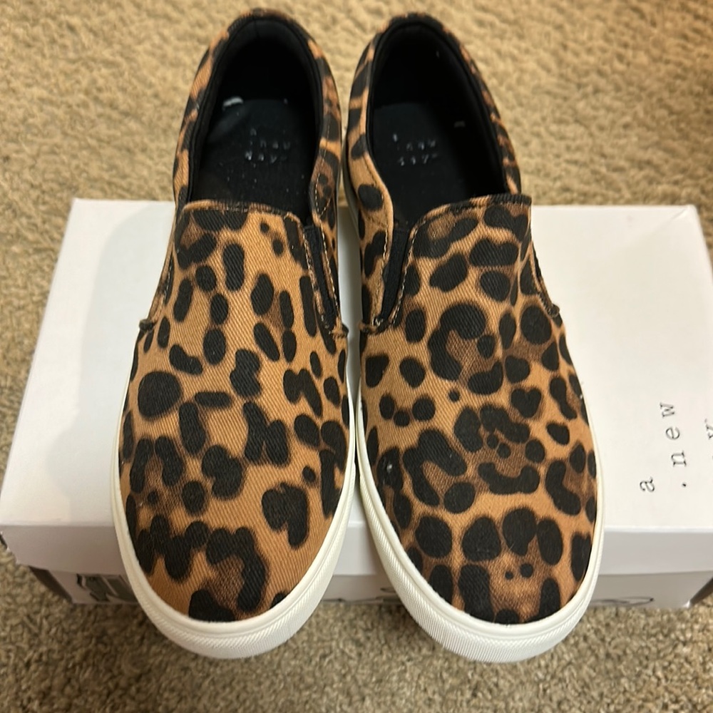 Like new Leopard Slide on sneakers
